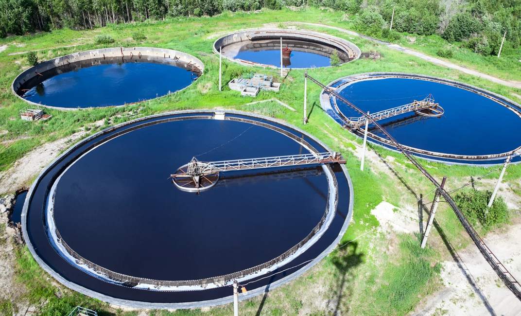 Primary sedimentation stage, sewage flowing through large circular tanks with mechanically driven scrapers
WebDAM Path: /Photography & Illustration/Stock Photography/Water/Wastewater Treatment plant